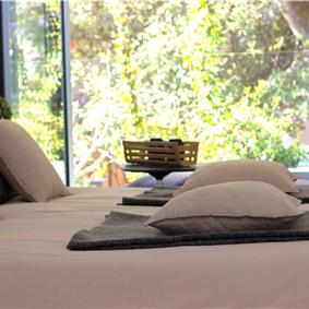 11 Bedroom Villa with Outdoor Pool and Indoor Penthouse Pool near Pula, sleeps 22-26